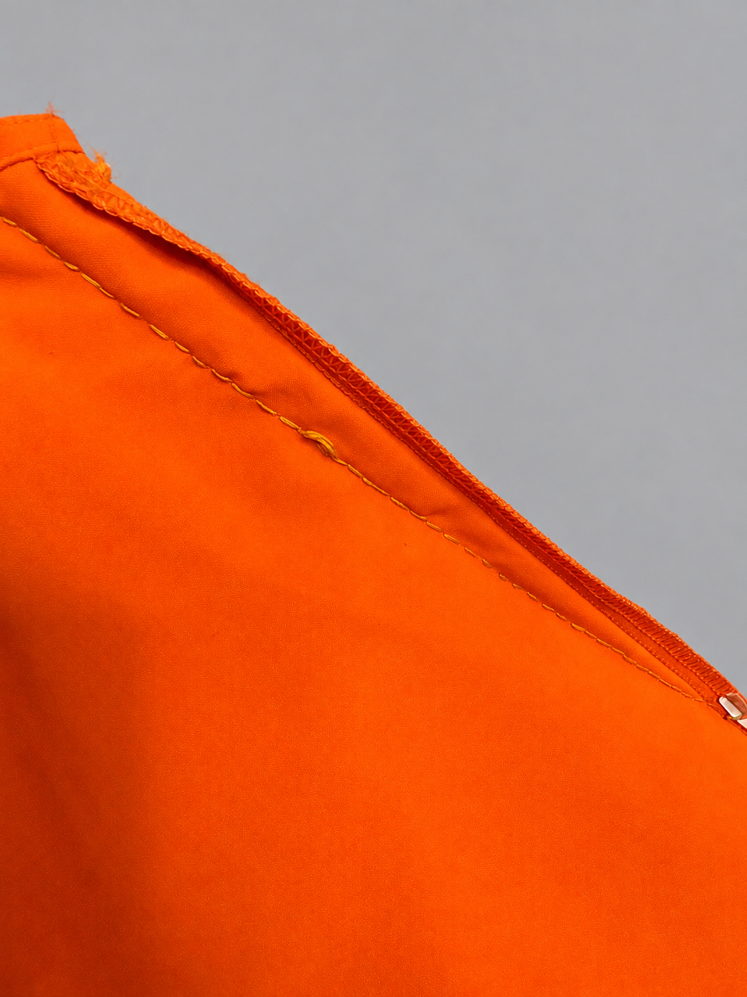 Polera IO, detalle