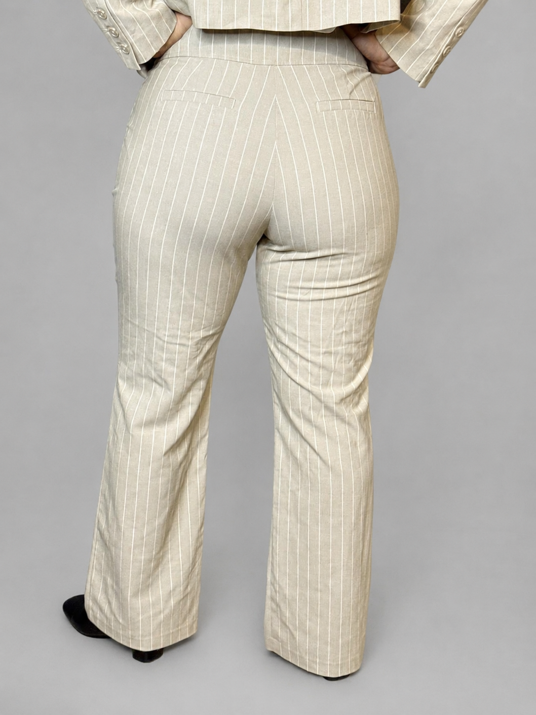 Pantalón IO Beige; Blanco talla 42