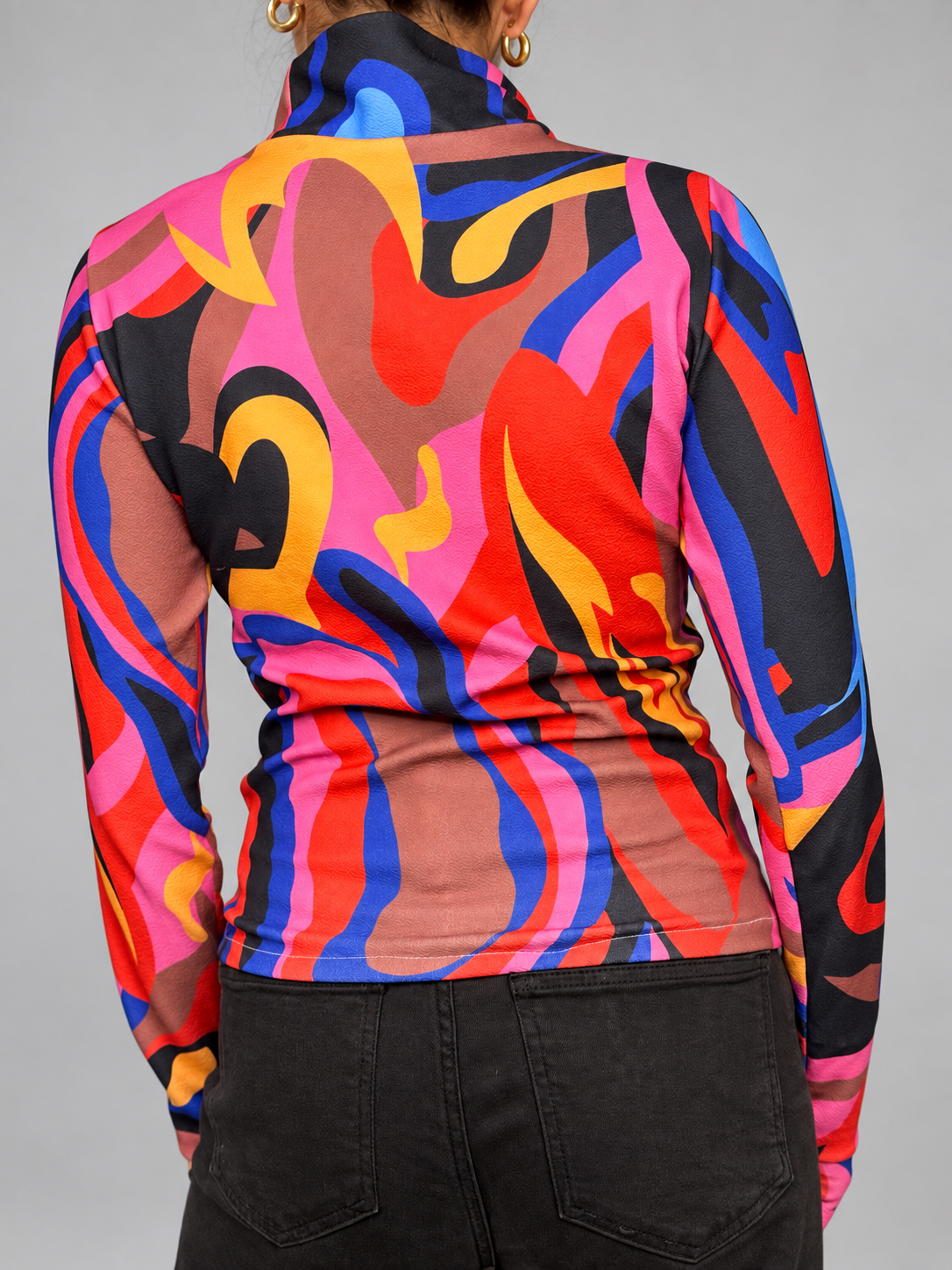 Polera manga larga SIN MARCA IDENTIFICADA, vista posterior