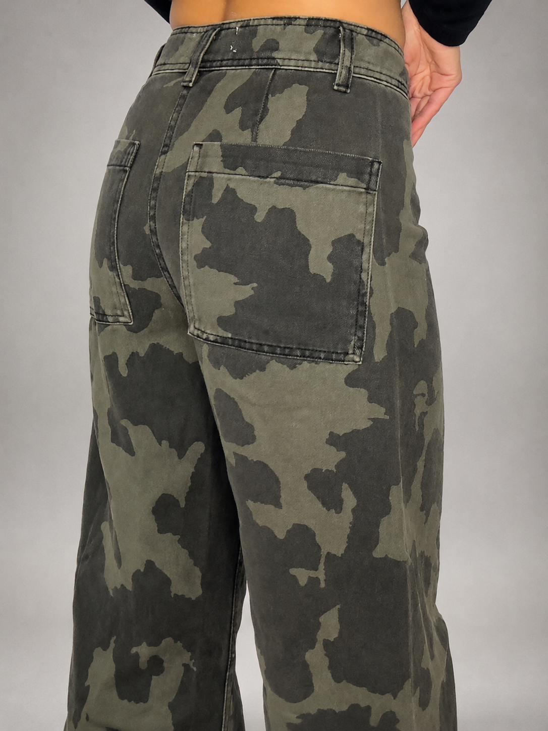 Pantalón ZARA Verde militar talla 38 - vista posterior
