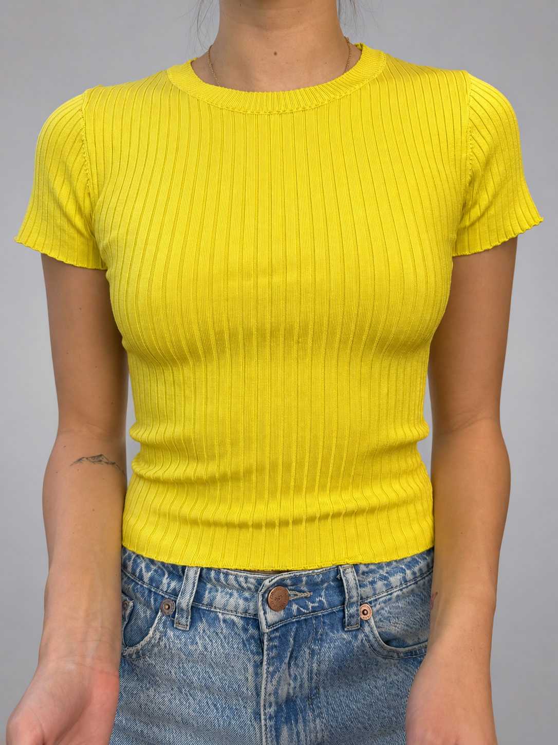 Polera ZARA Amarillo talla S - vista frontal