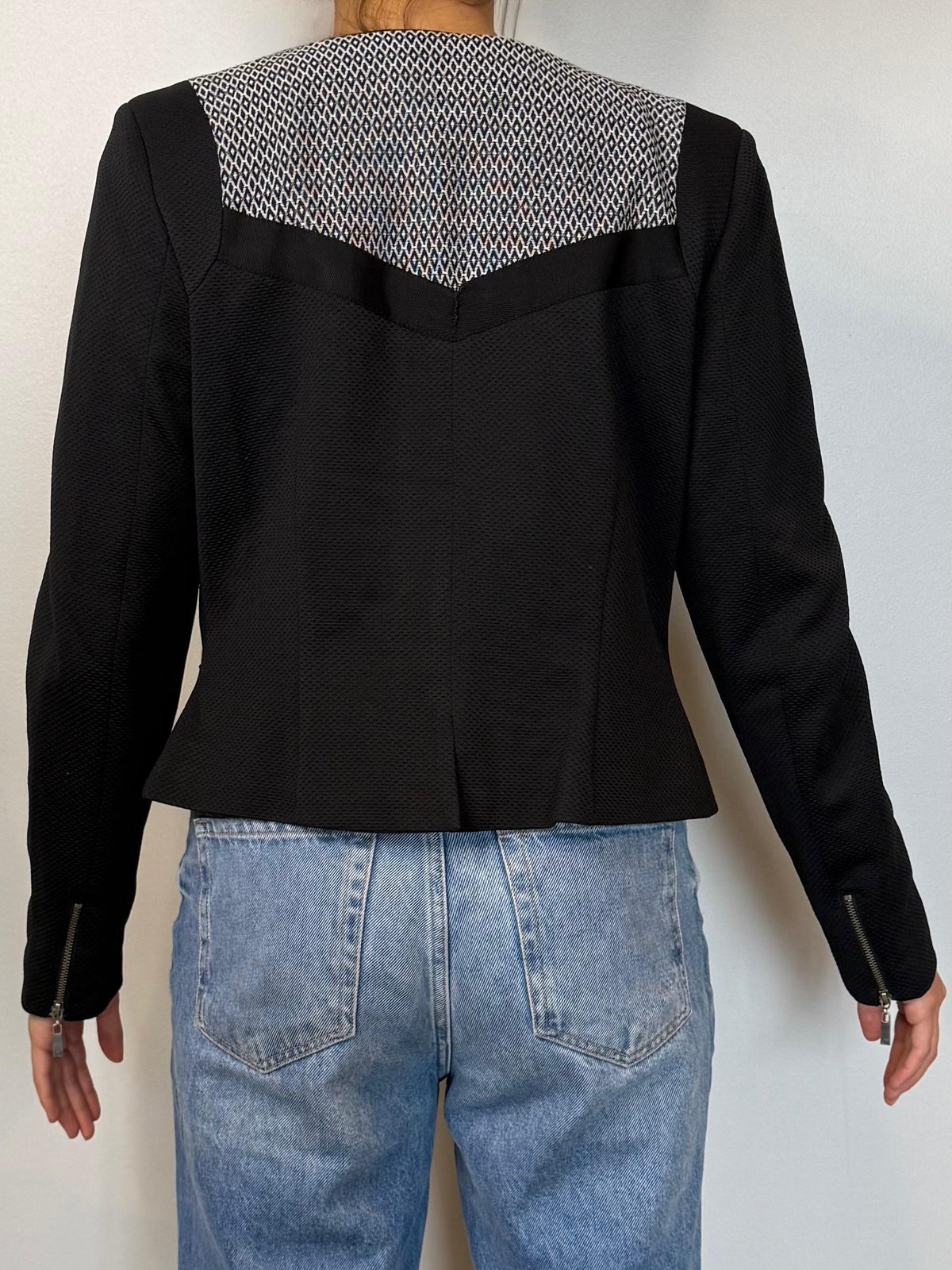 Blazer IO Negro; blanco talla 38