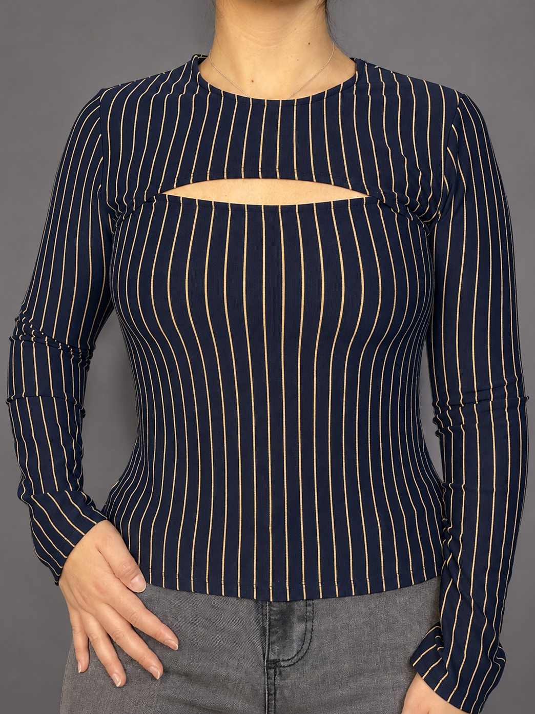 Polera Manga Larga ZARA Azul marino talla M - vista frontal