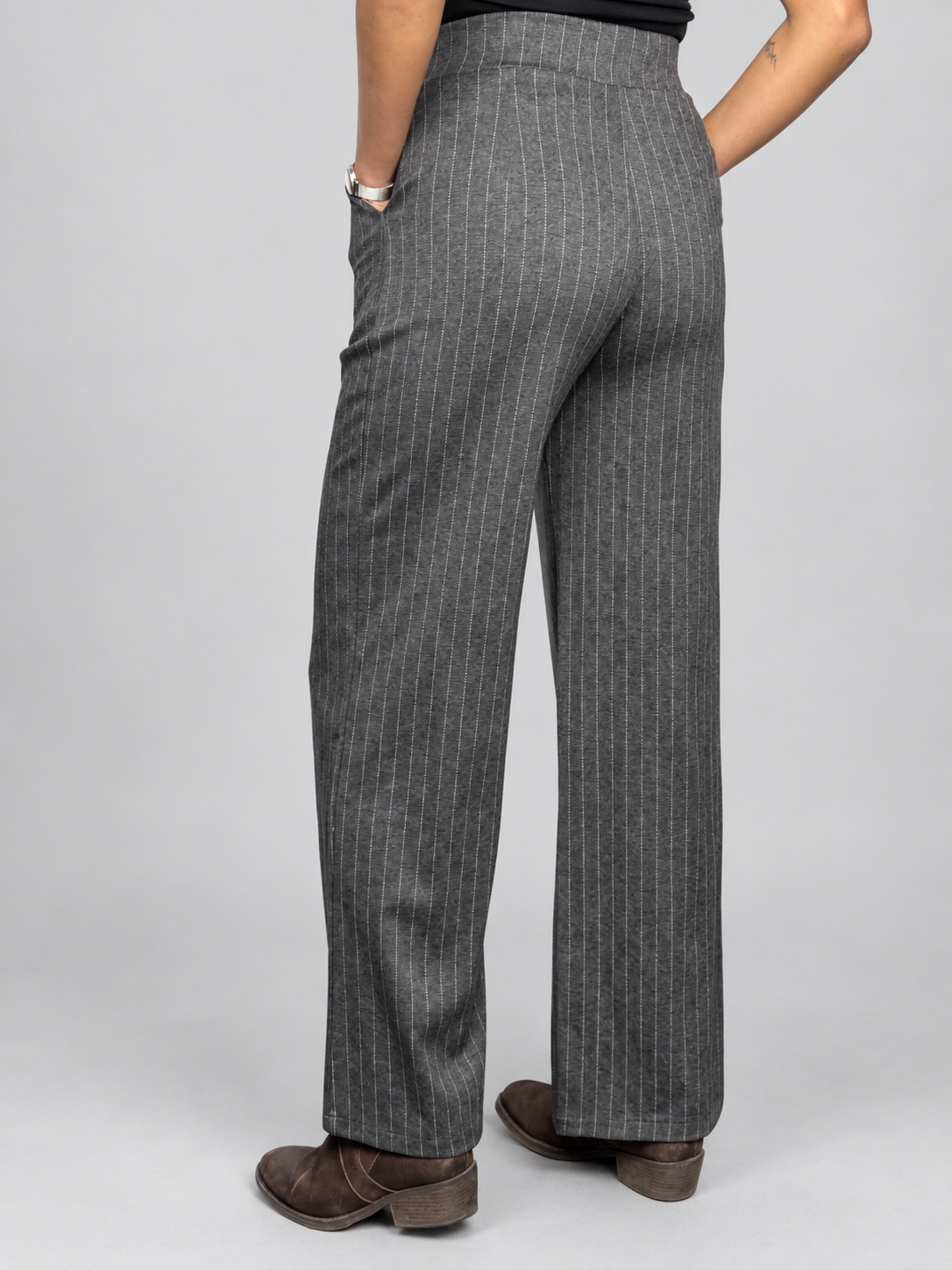 Pantalon HYM talla XS - detras