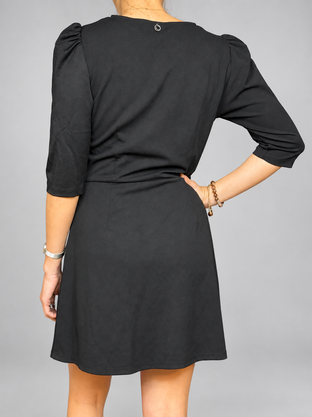 Vestido IO, vista posterior
