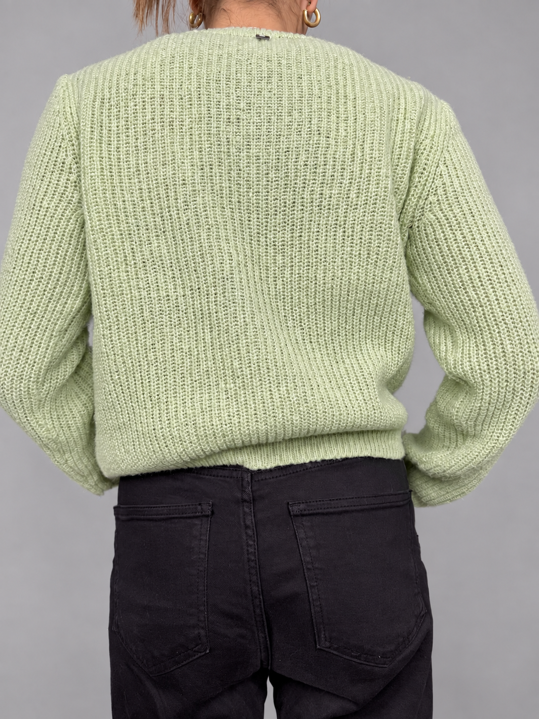 Sweater IO, vista posterior